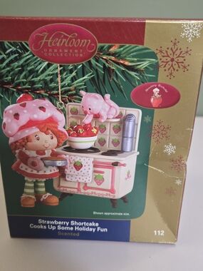 Vintage 2004 Strawberry Shortcake Holiday Fun Scented Ornament NIB